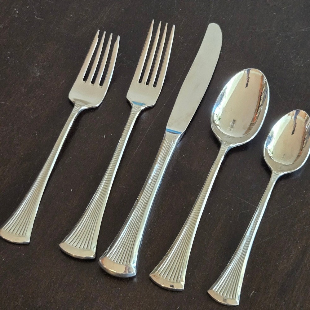 International Lyon Creation II 5 Piece Place Setting Stainless Flatware 10 avail